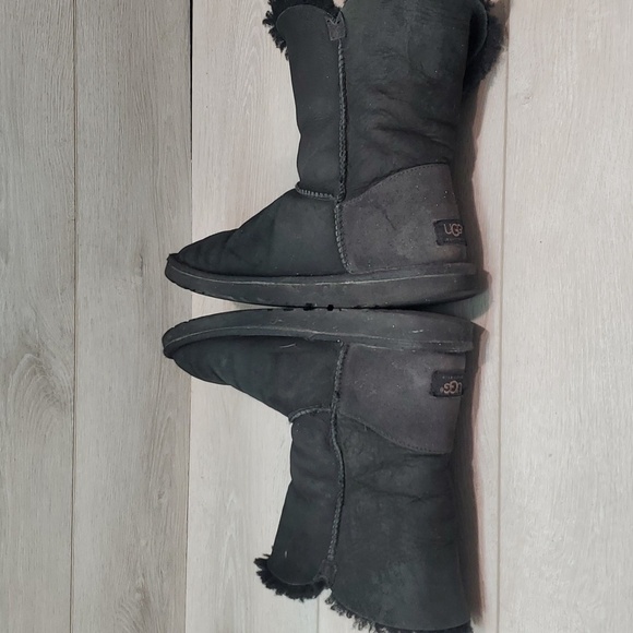 Ugg Australia Women Short Bailey Button 5803 Leather Sheepskin Boots shoes sz 8 - Picture 9 of 12